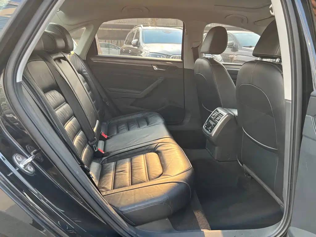 Volkswagen Passat 2018 — фото 13