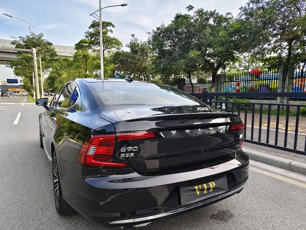 Volvo S90 Plug-In Hybrid 2023 — фото 2