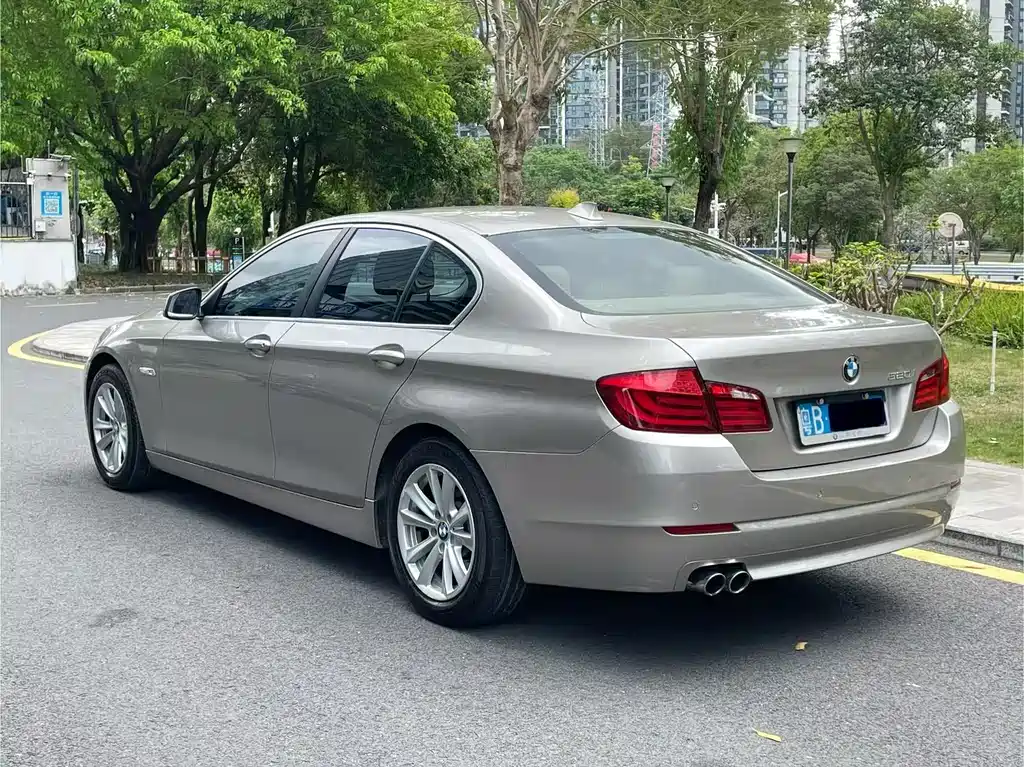 BMW 5 Series 2012 — фото 10