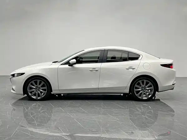 Mazda 3 Axela 2024