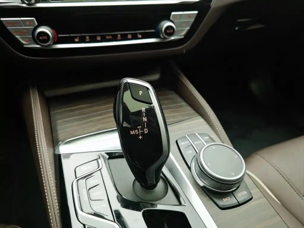 BMW 5 Series New Energy 2021 — фото 13