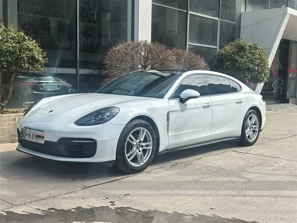 Porsche Panamera 2023 — фото 1