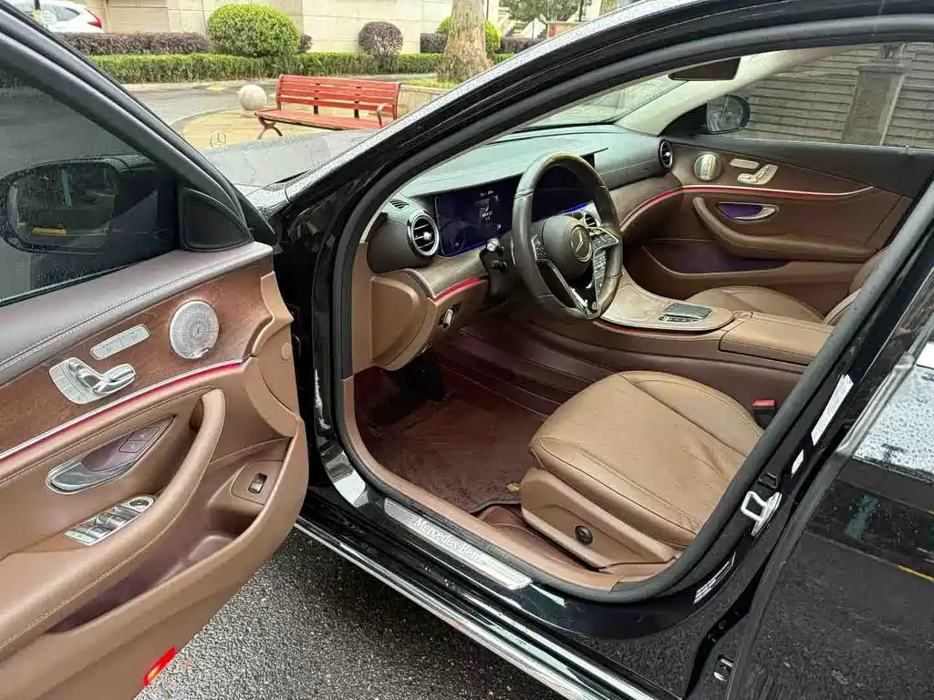 Mercedes-Benz E-Class 2023 — фото 6