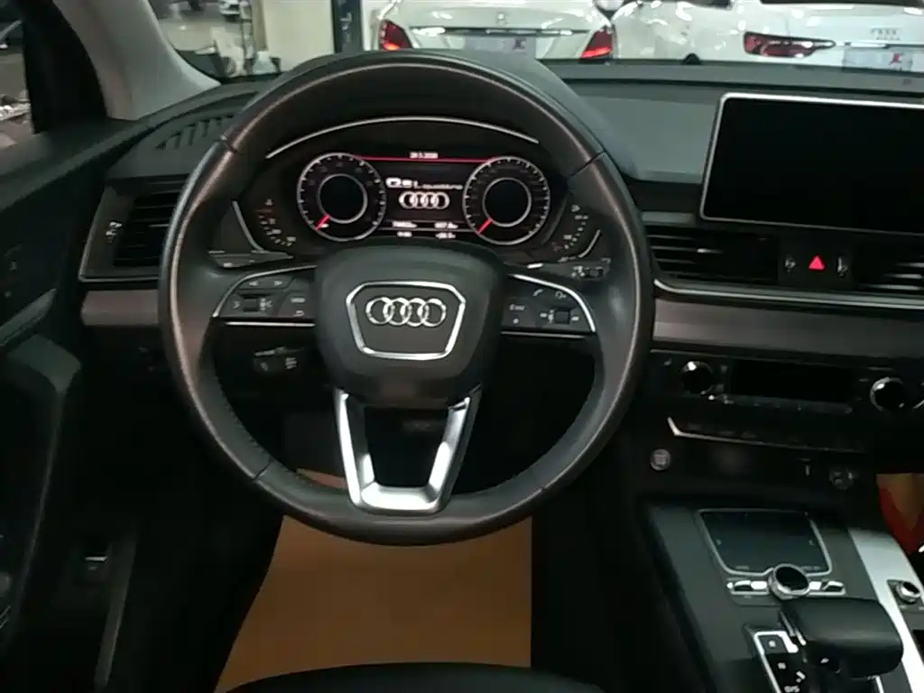 Audi Q5L 2021 — фото 11