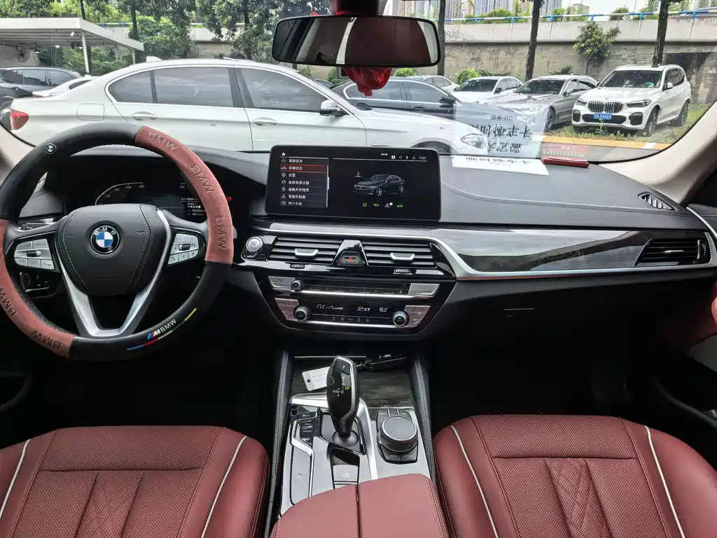 BMW 5 Series 2023 — фото 17