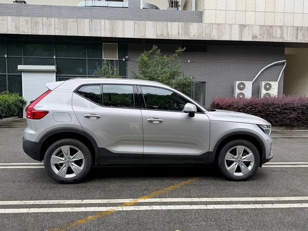 Volvo XC40 2022 — фото 8