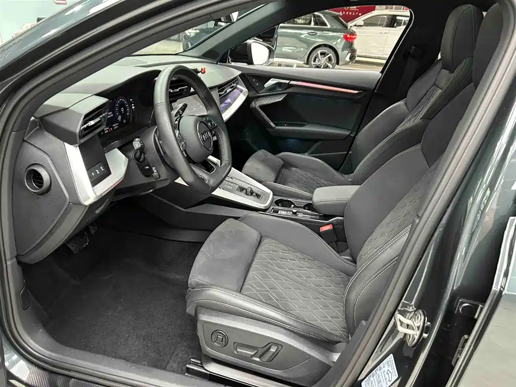 Audi A3 2023 — фото 11