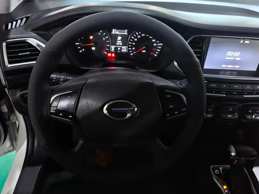 GAC Motor Trumpchi GS4 2016 — фото 15