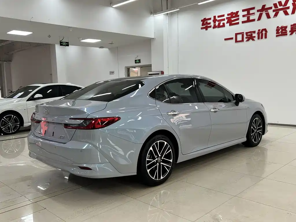 Toyota Camry 2024 — фото 7