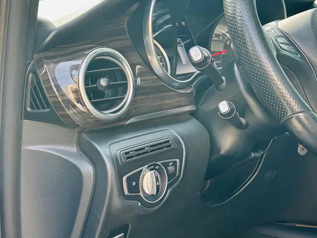 Mercedes-Benz V-Class 2018 — фото 11