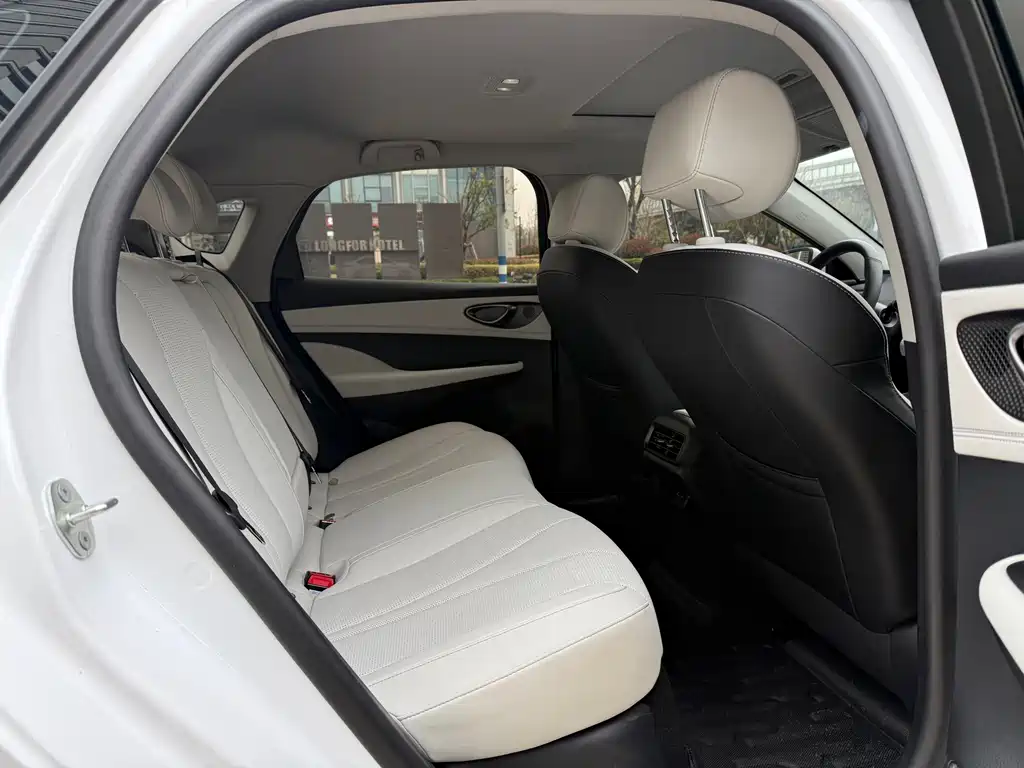 BYD Seal 05 DM-i 2025 — фото 8