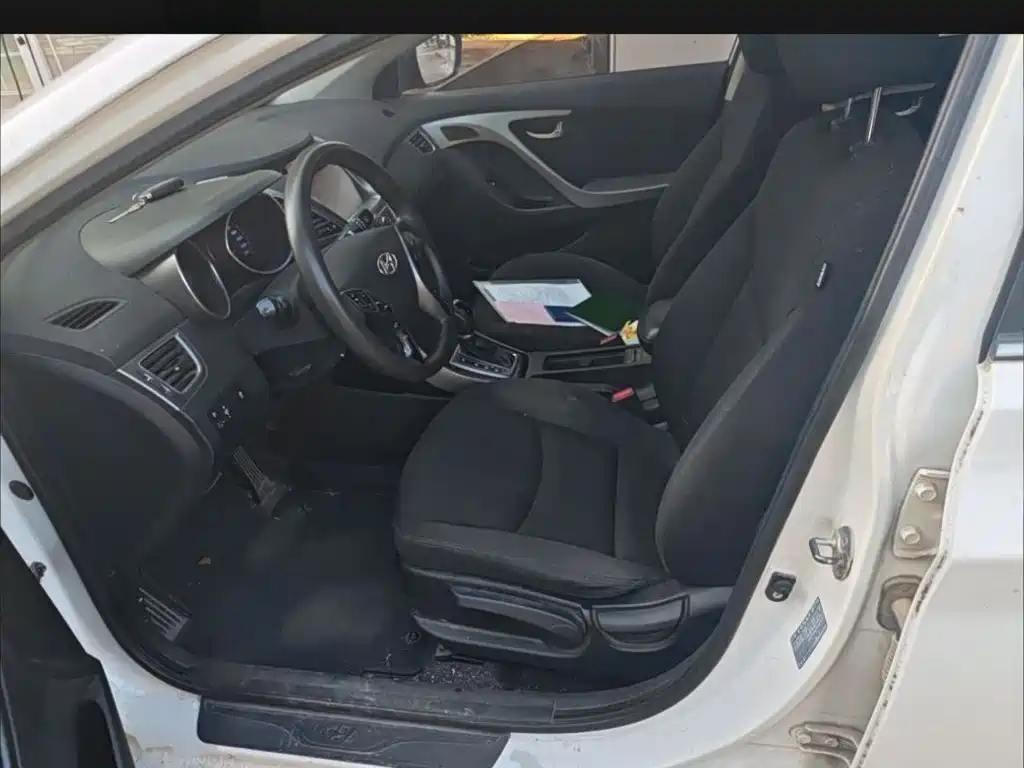Hyundai Elantra 2016 — фото 14