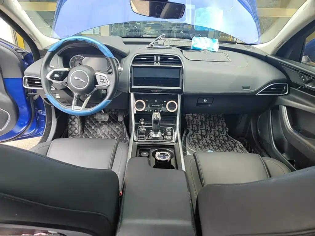 Jaguar XEL 2020 — фото 10