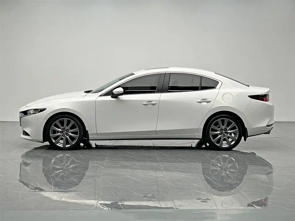 Mazda 3 Axela 2024
