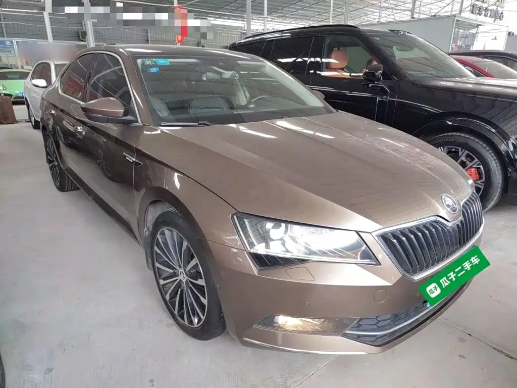 Skoda Superb 2017 — фото 22