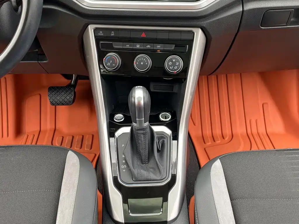 Volkswagen T-Roc 2022 — фото 13