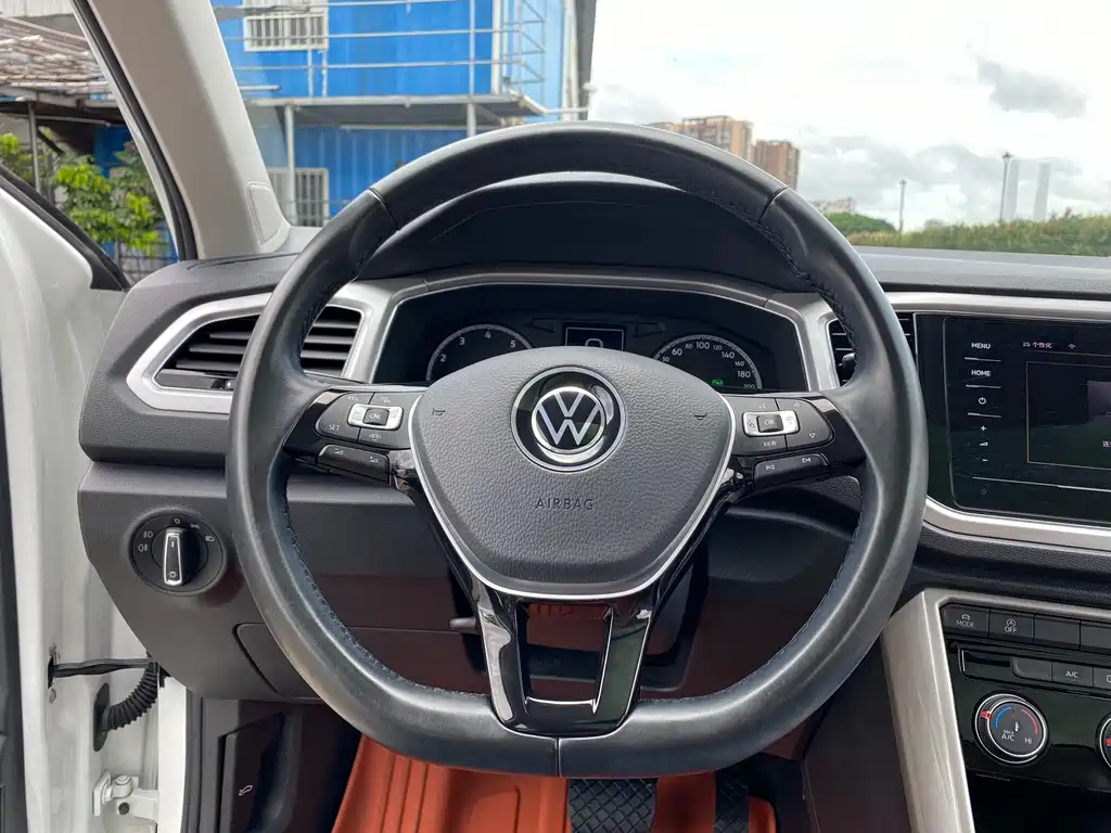 Volkswagen T-Roc 2022 — фото 12
