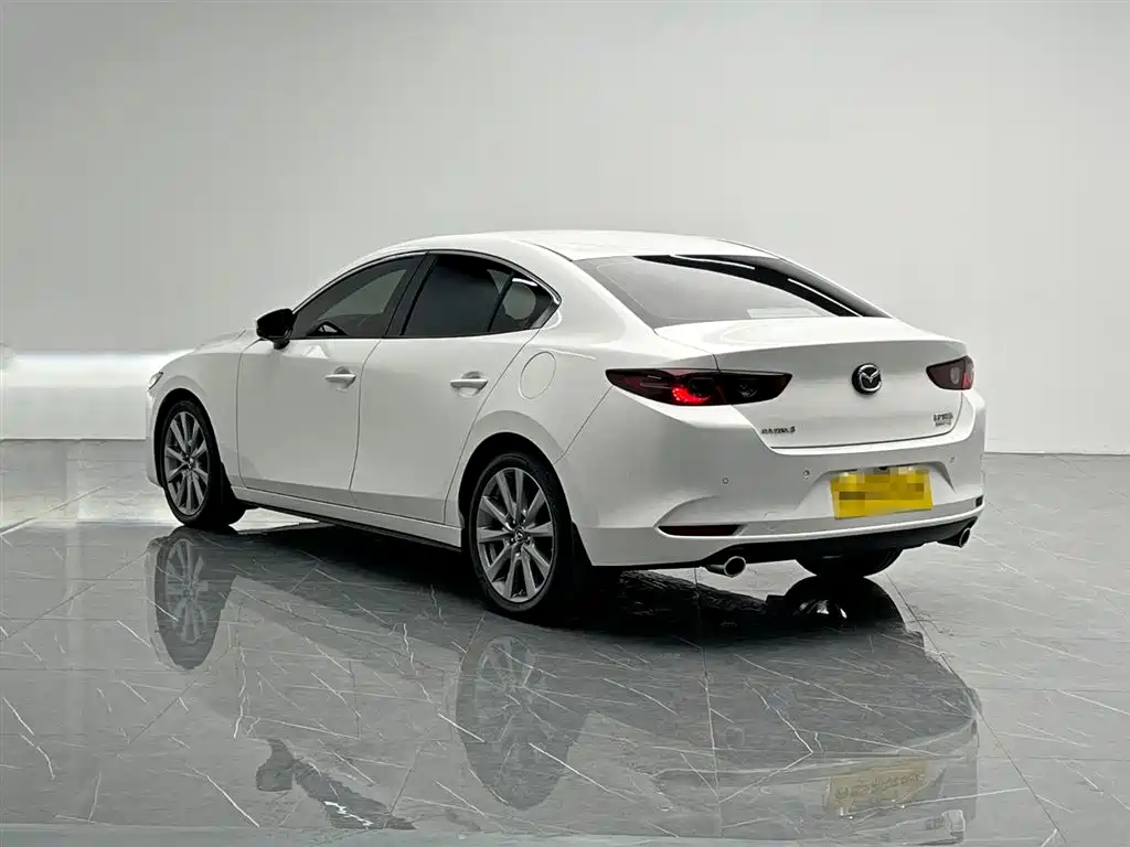 Mazda 3 Axela 2024