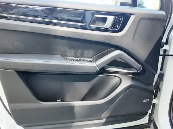Porsche Cayenne 2021