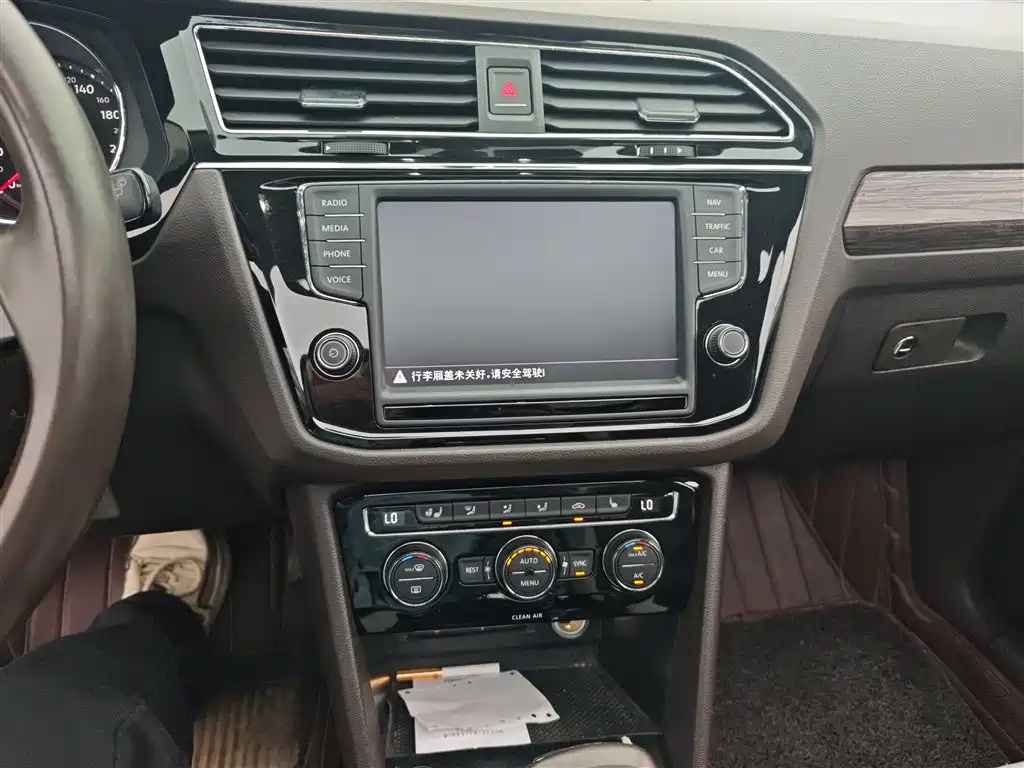Volkswagen Tiguan L 2018 — фото 13
