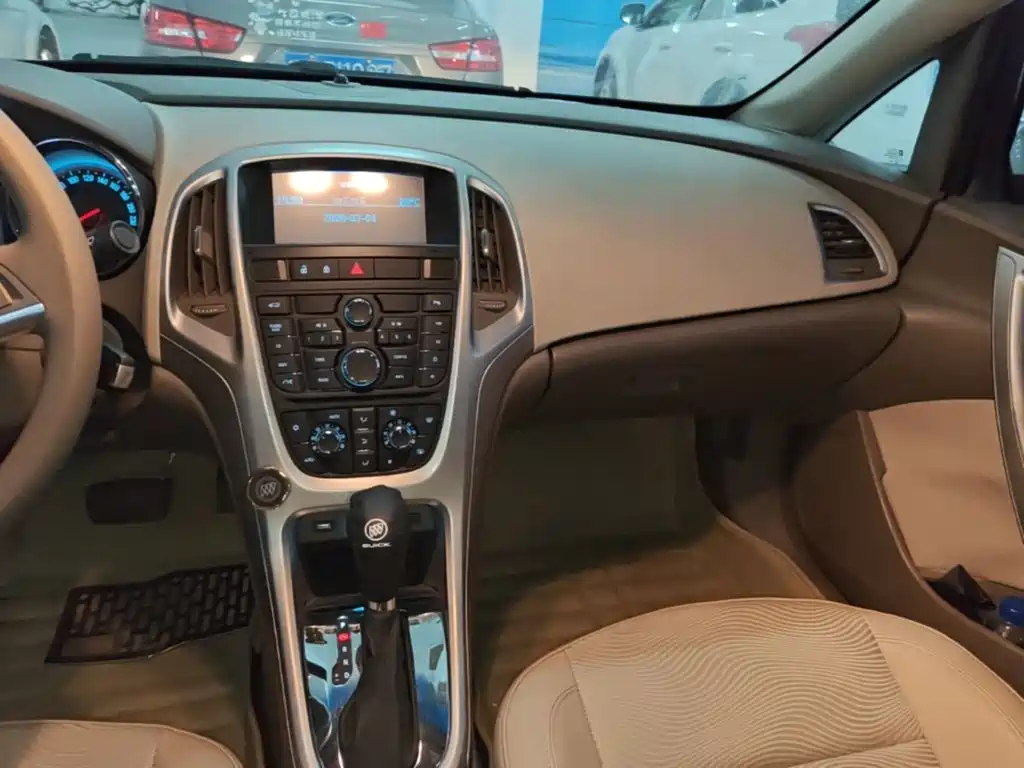 Buick Excelle 2014 — фото 13