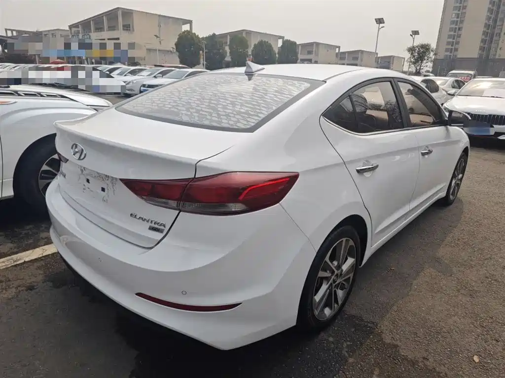 Hyundai Elantra 2016 — фото 5