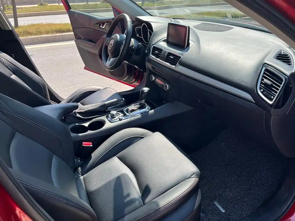Mazda 3 Angkesela 2014