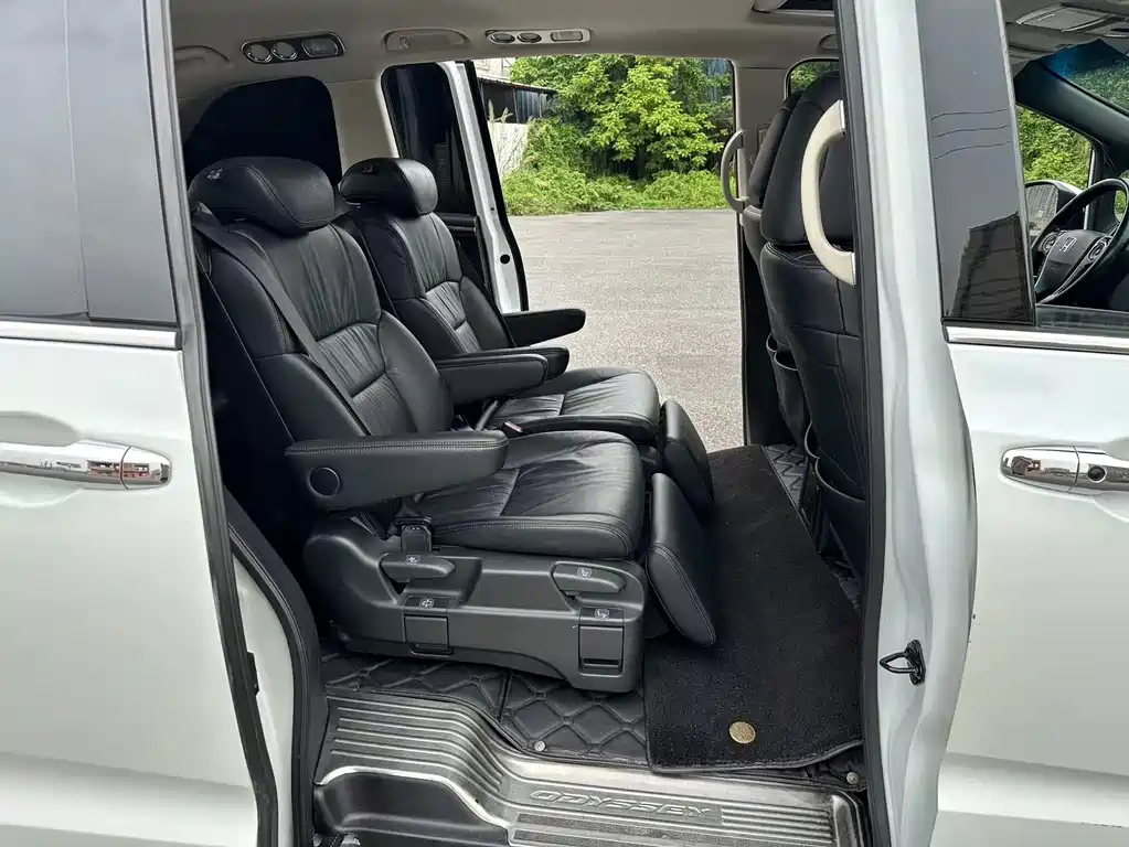 Honda Odyssey 2018 — фото 9