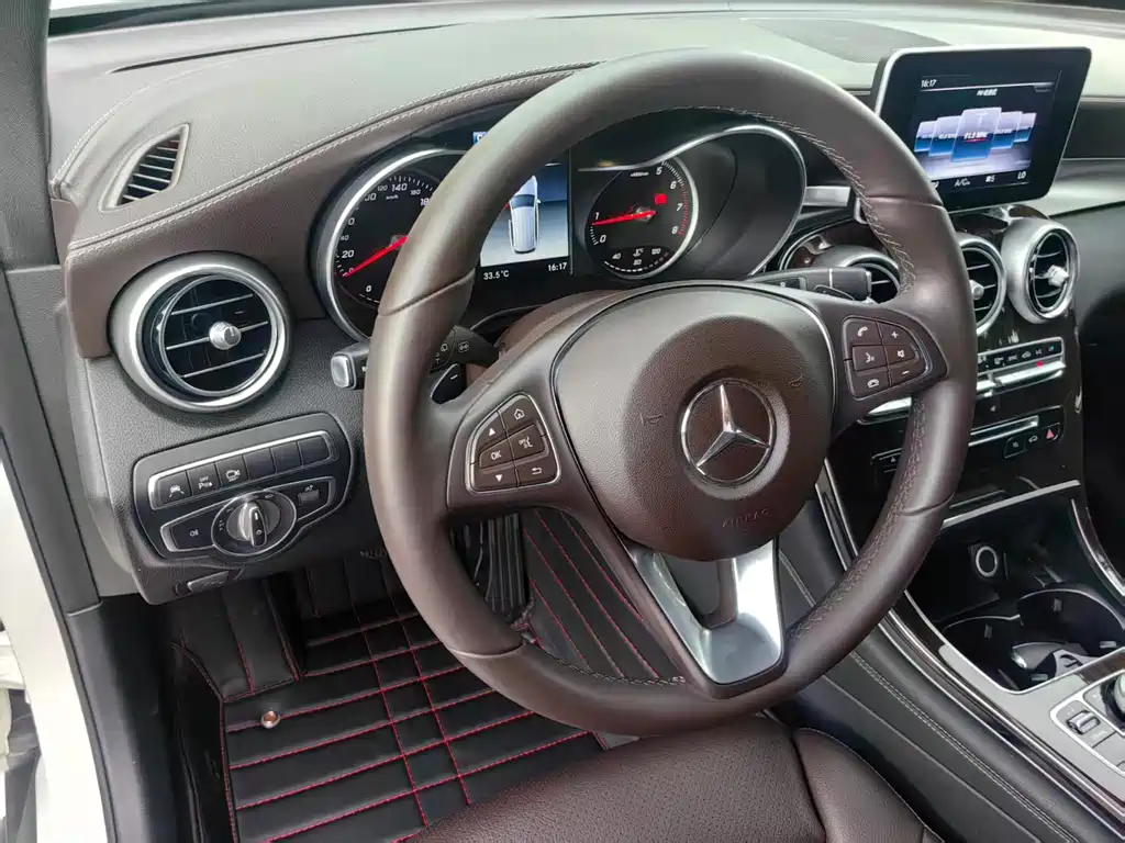 Mercedes-Benz GLC 2018 — фото 17