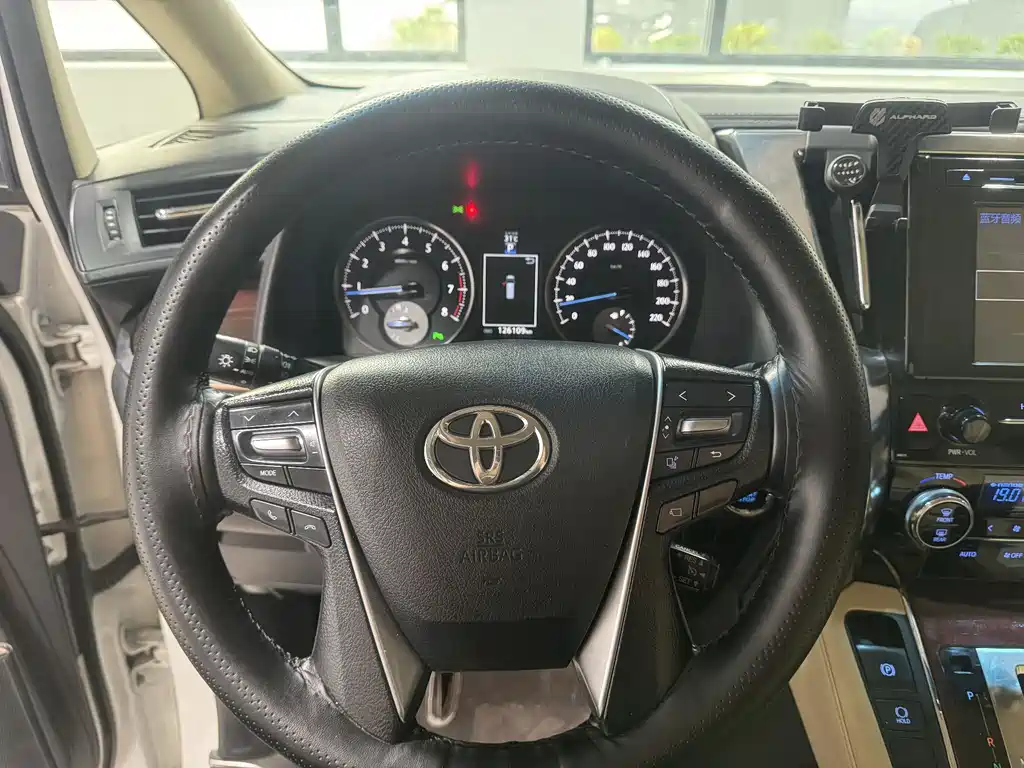 Toyota Alphard 2017 — фото 10