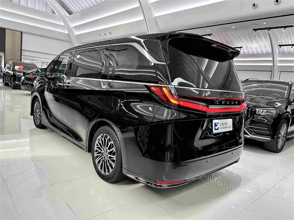 Lexus LM 2026