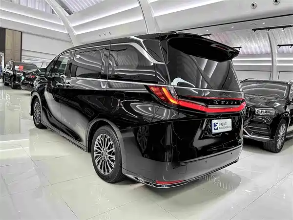 Lexus LM 2026