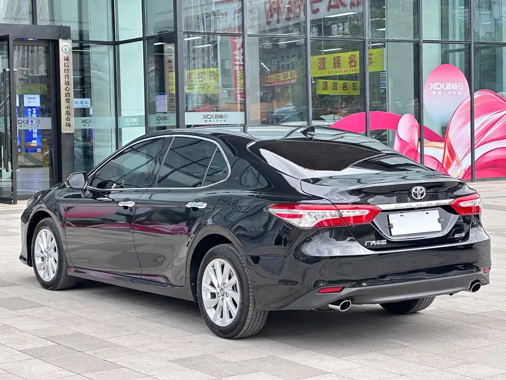 Toyota Camry 2023 — фото 7