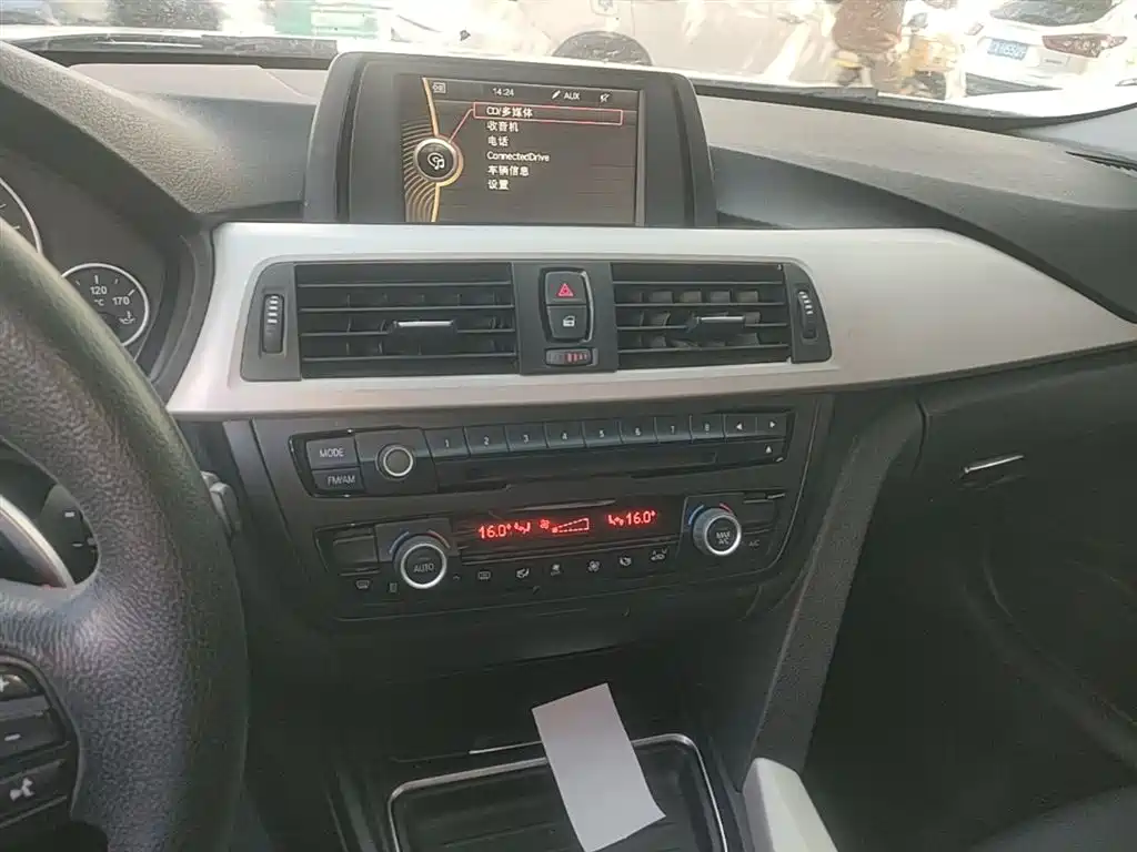 BMW 3 Series 2015 — фото 13