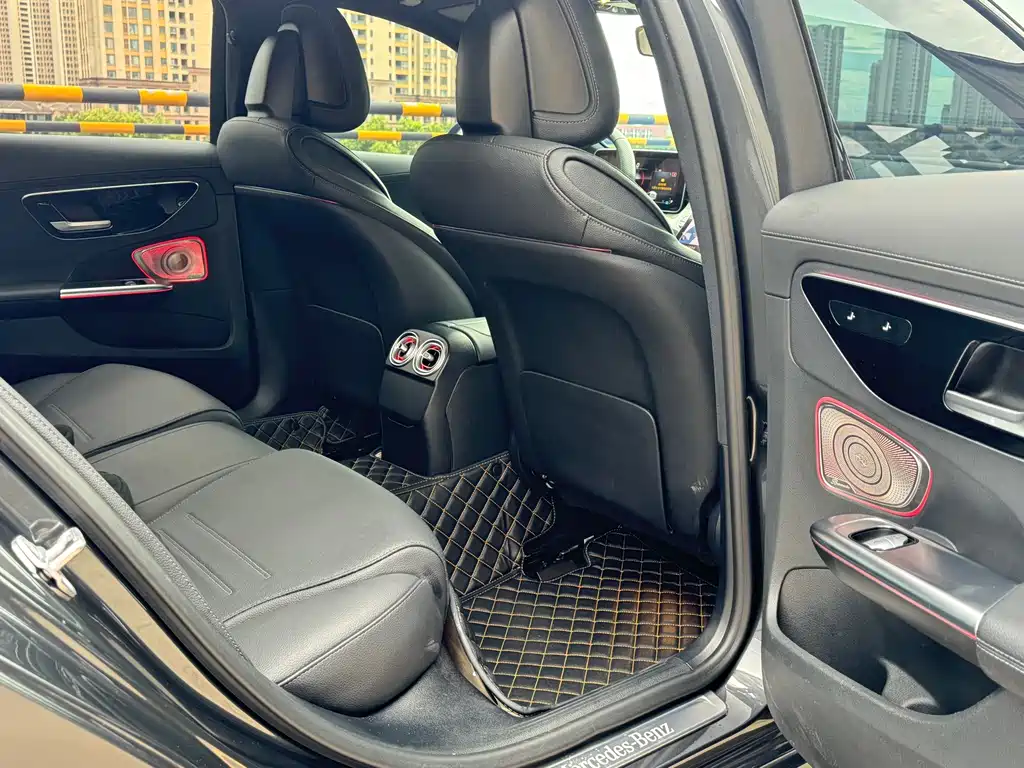 Mercedes-Benz C-Class 2023 — фото 18