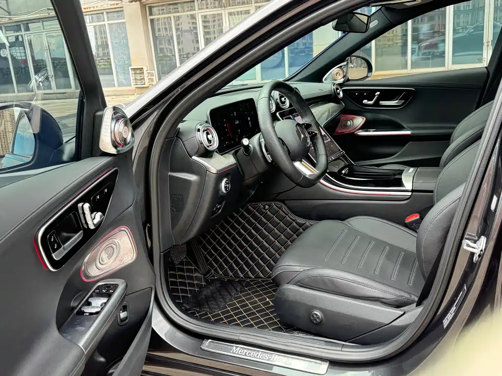 Mercedes-Benz C-Class 2023 — фото 13