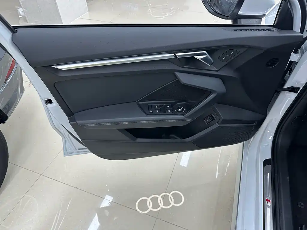 Audi A3 2023 — фото 13