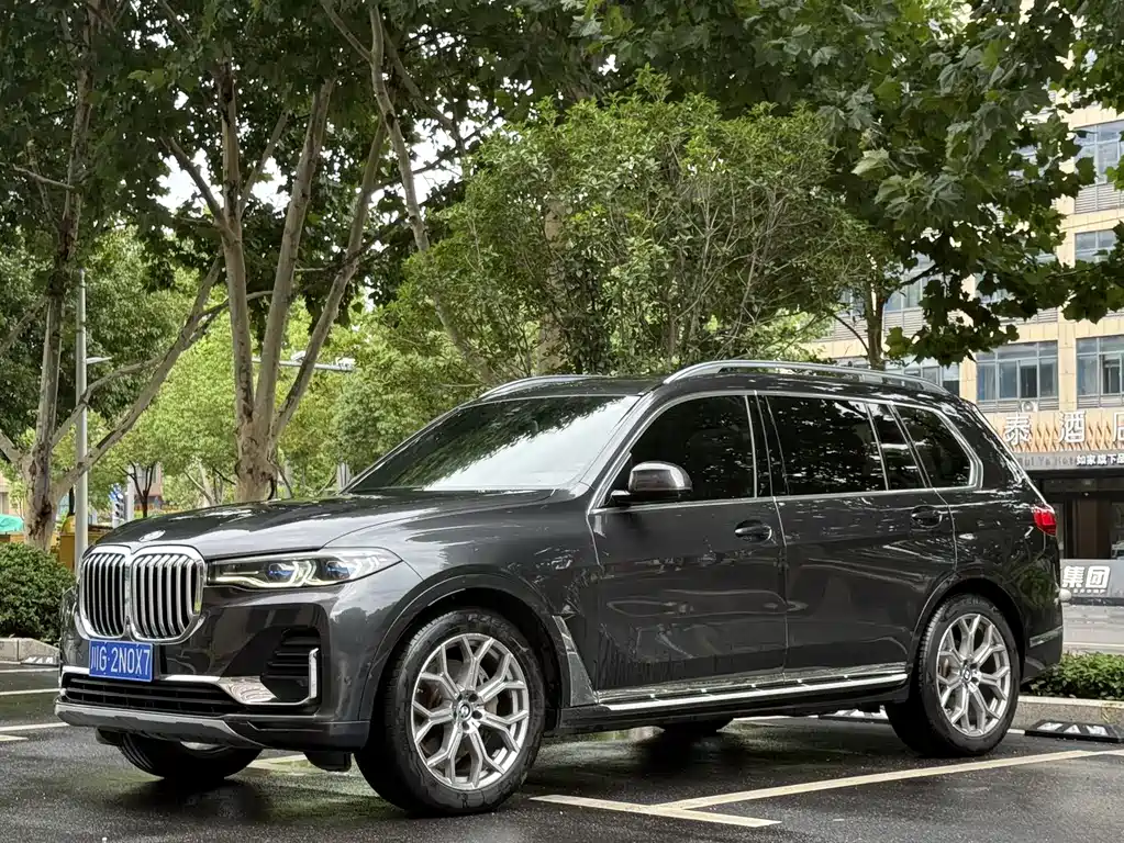 BMW X7 2021