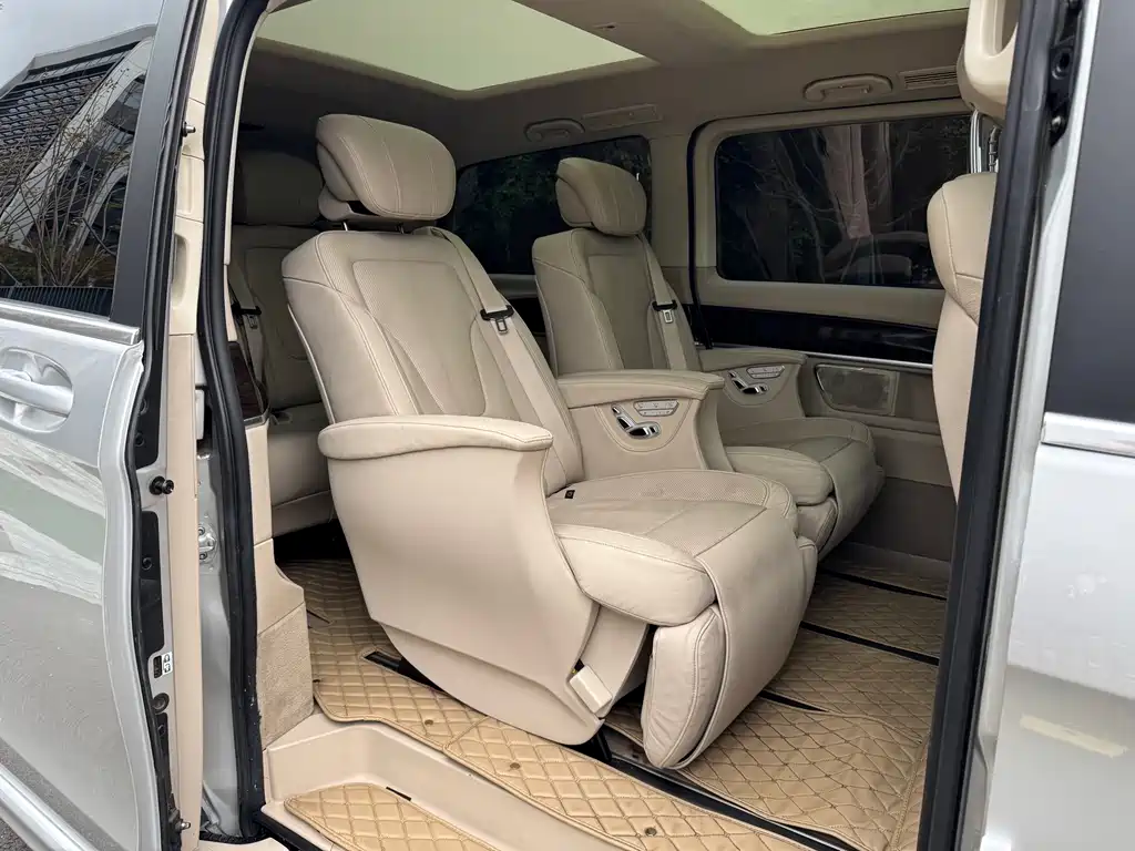 Mercedes-Benz V-Class 2017 — фото 18