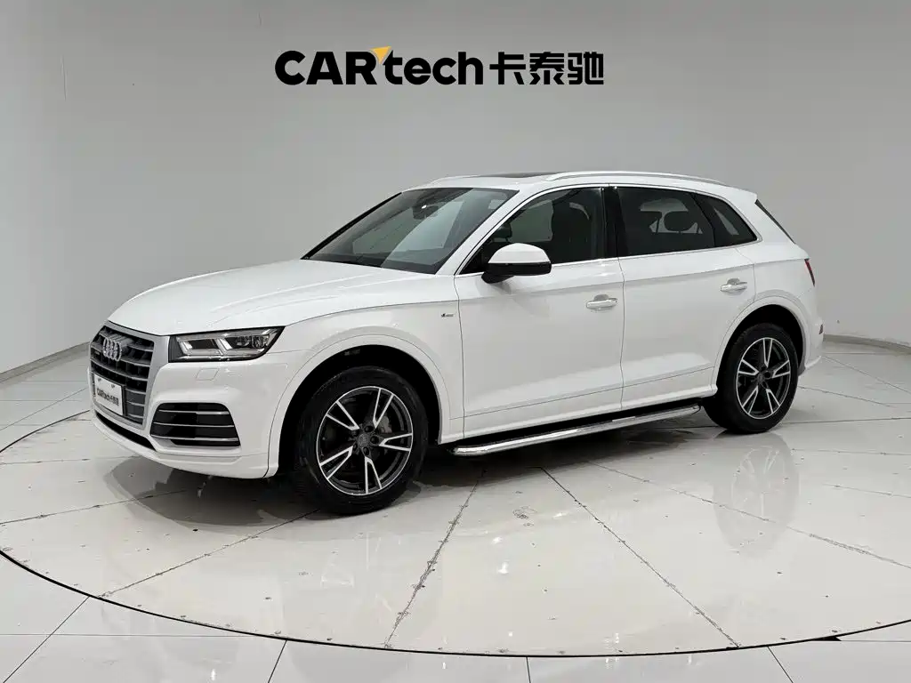 Audi Q5L 2019 — фото 1