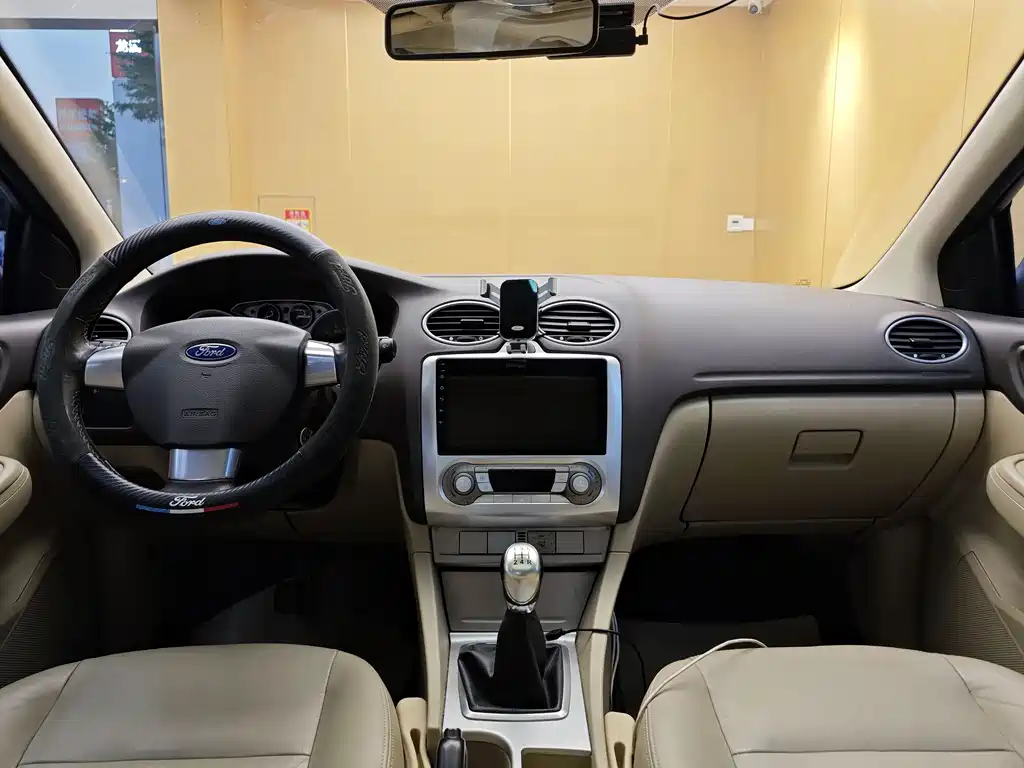 Ford Focus 2014 — фото 19