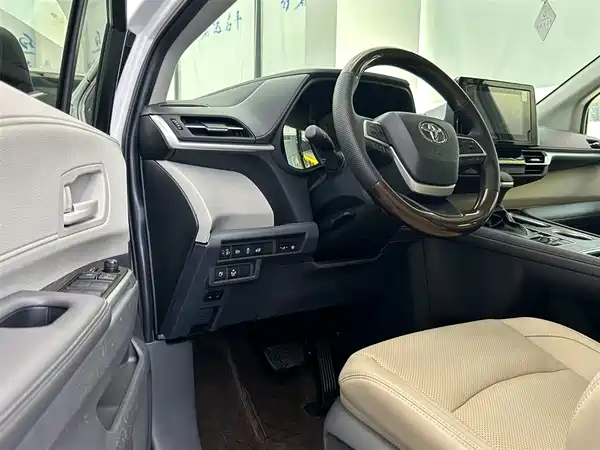 Toyota Sienna 2024
