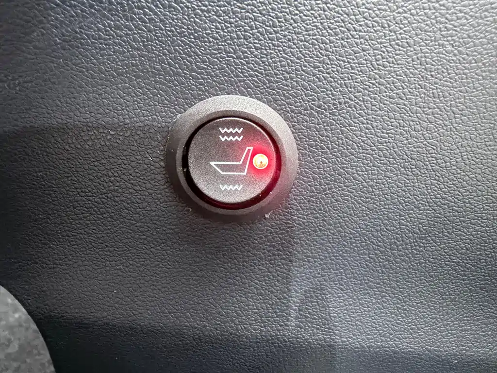 Toyota Yaris L 2022 — фото 9
