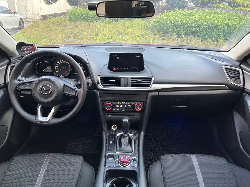 Mazda 3 Axela 2017 — фото 8