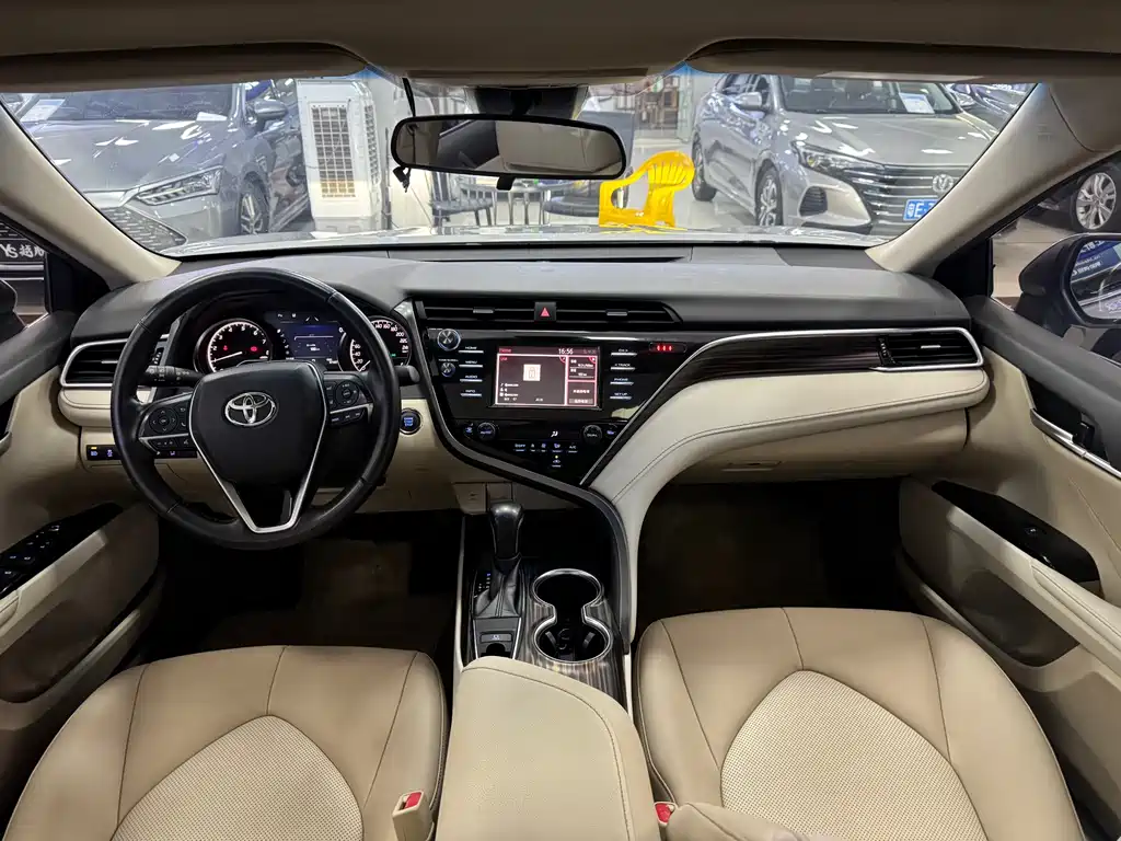 Toyota Camry 2018 — фото 8