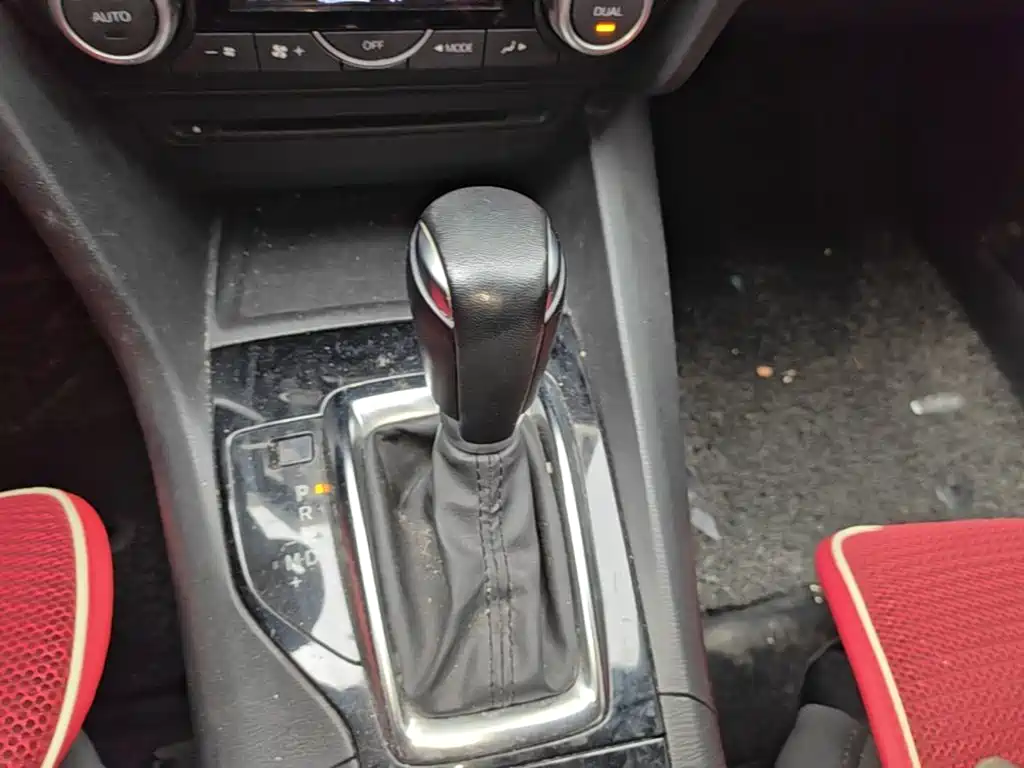 Mazda 3 Axela 2015 — фото 14