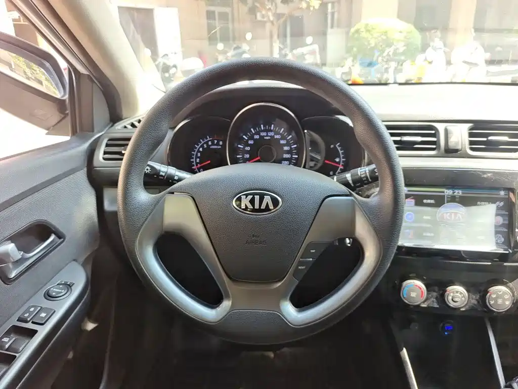 Kia K2 2015 — фото 3