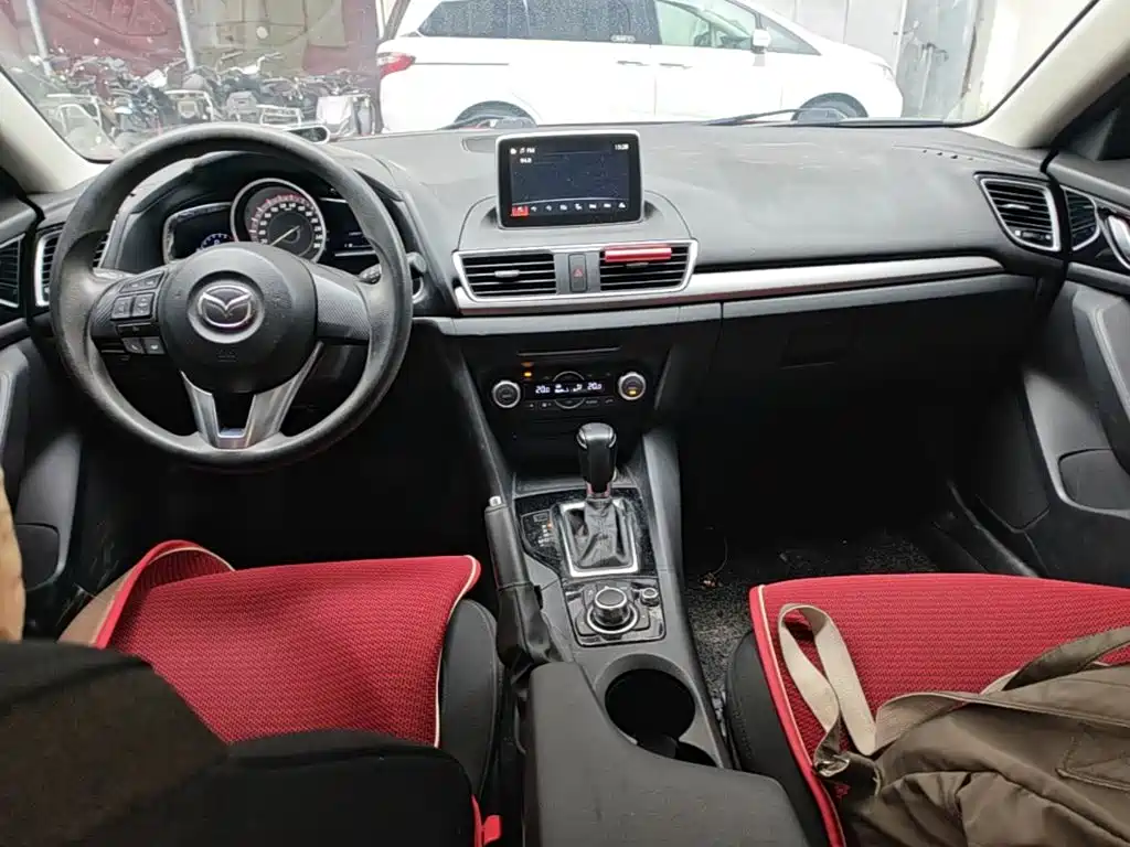 Mazda 3 Axela 2015 — фото 10