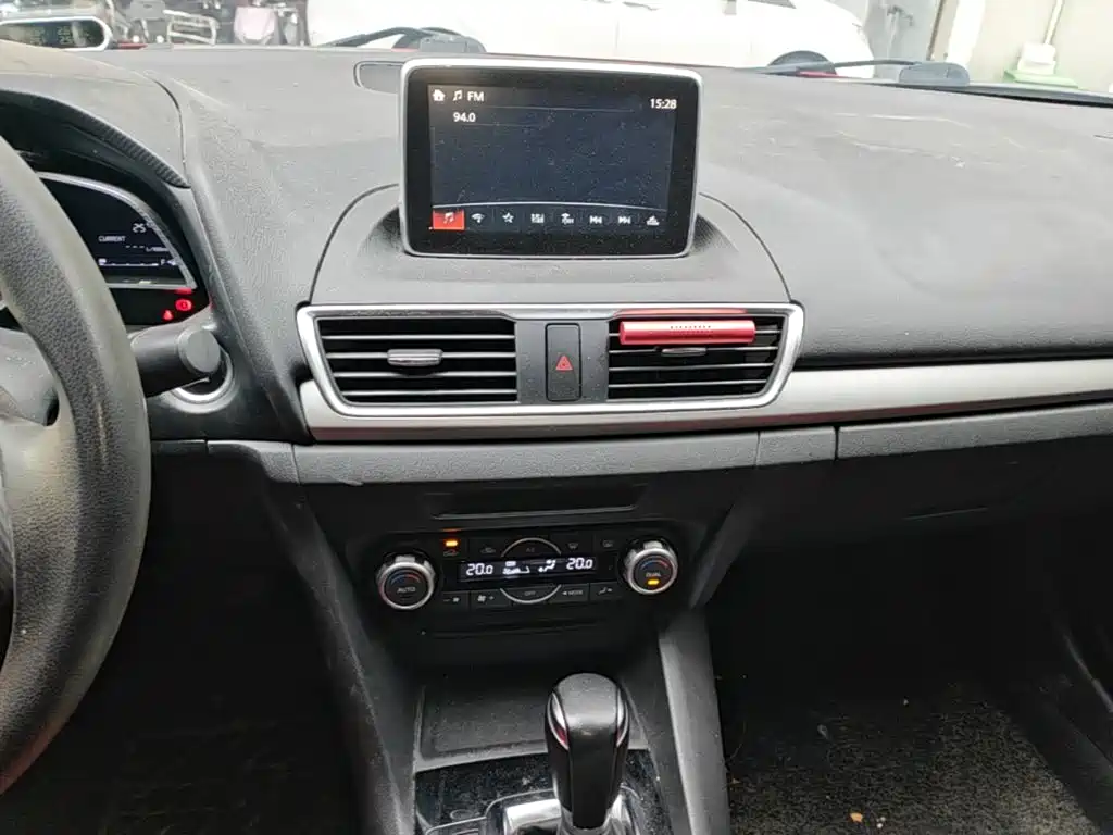 Mazda 3 Axela 2015 — фото 13