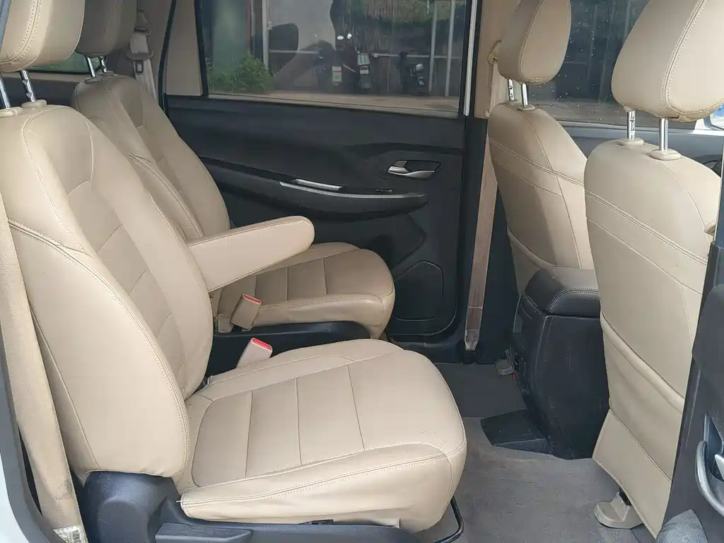 Wuling Hongguang 2018 — фото 10